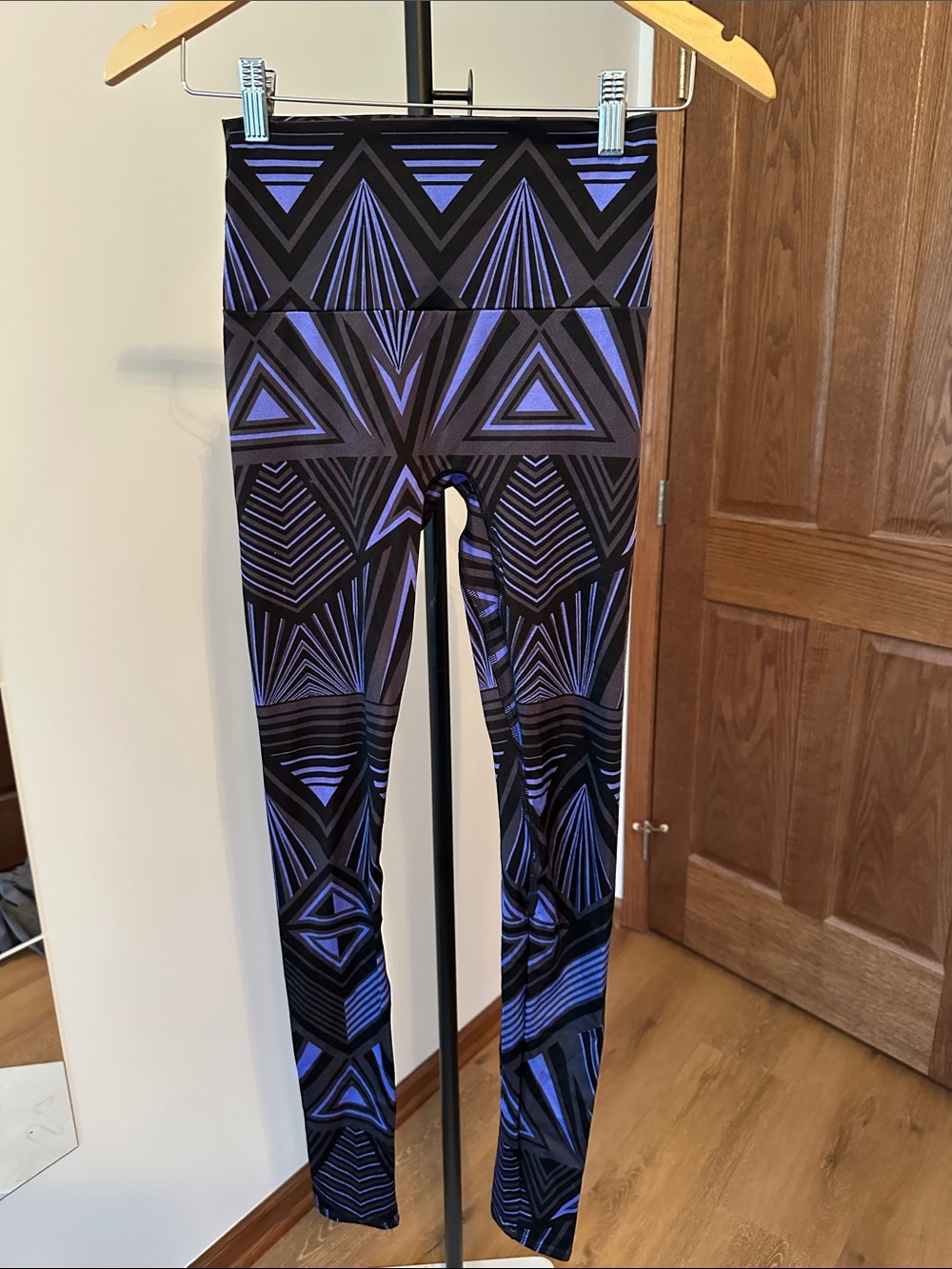 K-DEER Black & Purple Geometric Active Leggings